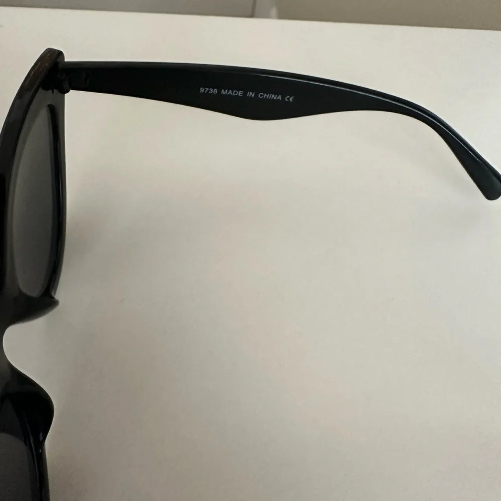 NWT* Island Sunglass Club ‘PARIS’ Black Cat Eye Sunglasses